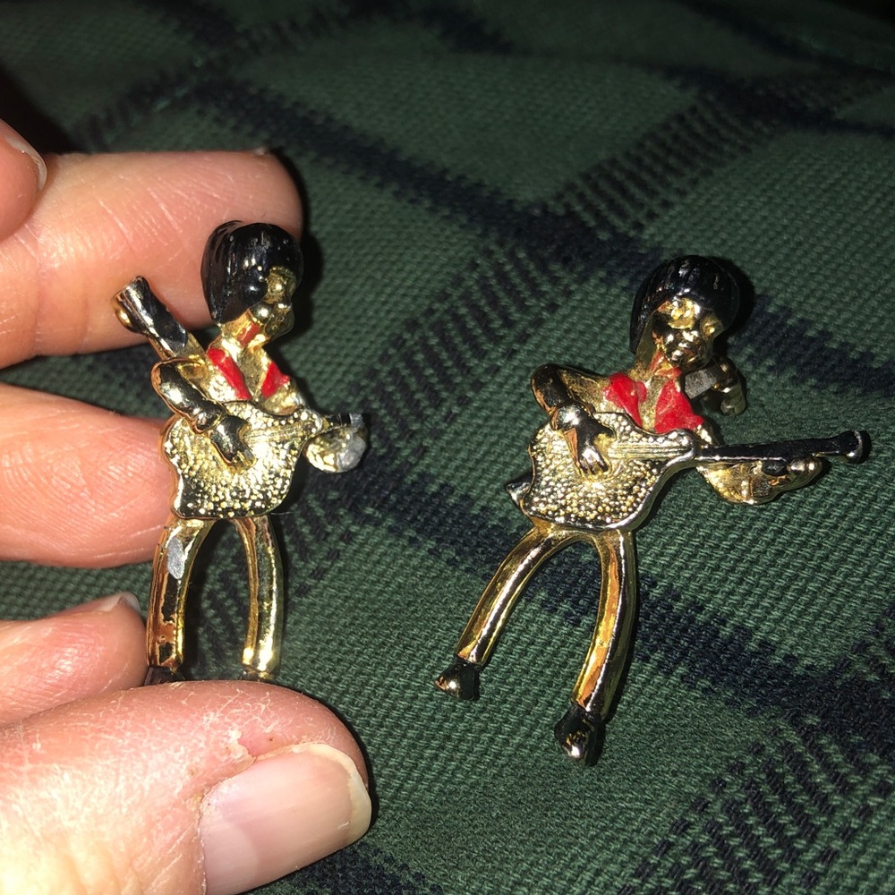 The Beatles vintage Gold and Red Figurine Brooch Set - Picture 2 of 5